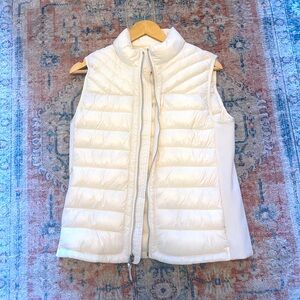 NWOT Gap Women's Off White Puffer Vest